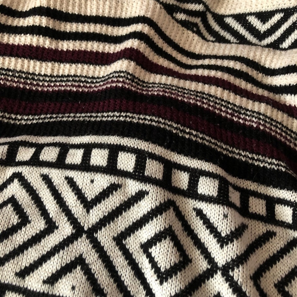 sweater - Picture 7 of 9